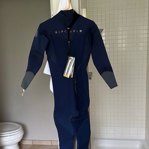 Rip curl wet suit, unused. Retail 219